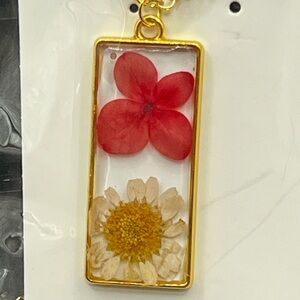 Gold Floral Pendant Necklace